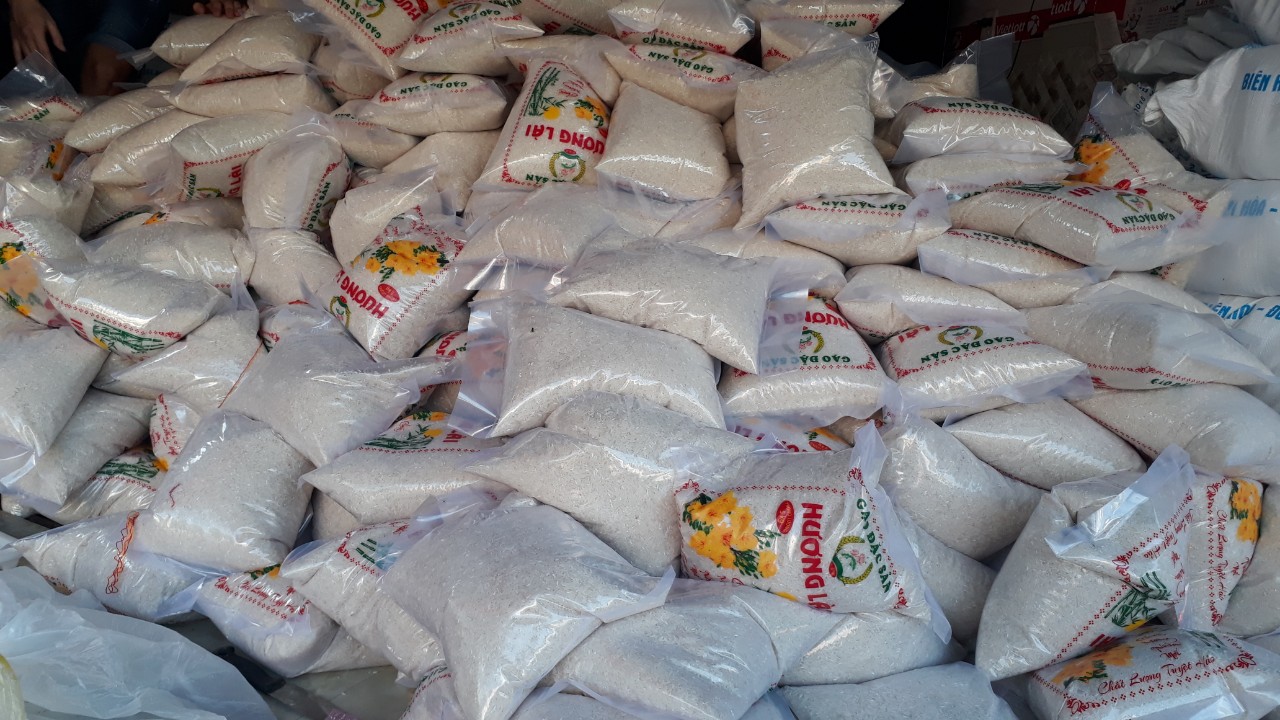 Gạo Sạch Sông Hậu đóng gói túi nhỏ gạo  từ thiện theo yêu cầu khách hàng