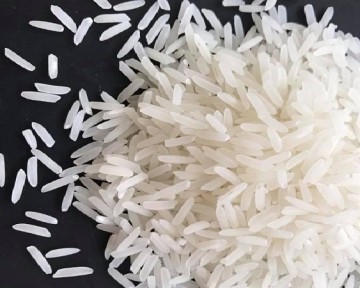 Gạo ST25 nổi tiếng với chất lượng cao, hạt trắng, dài, và giữ được độ nguyên hạt sau khi nấu